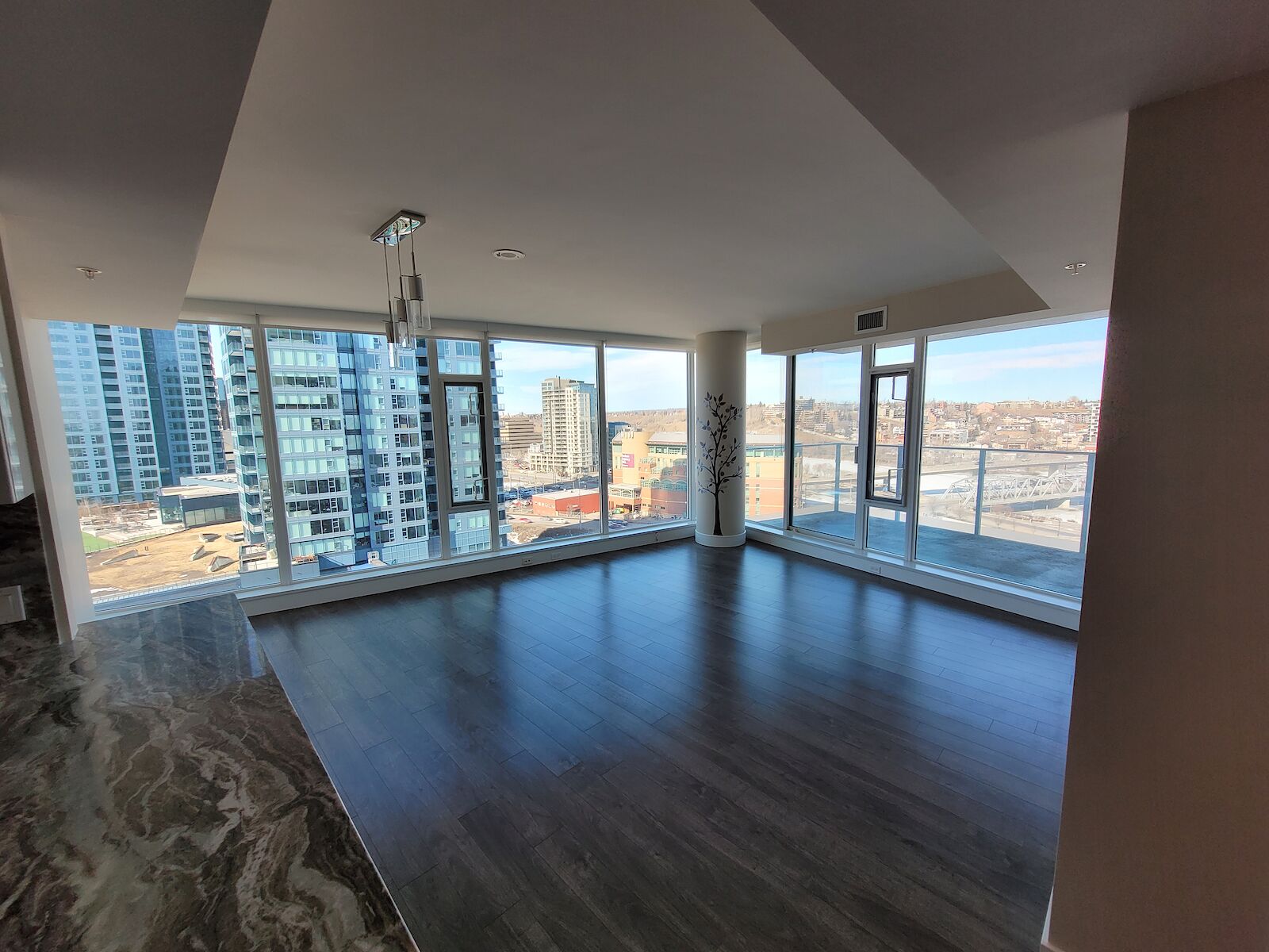 Calgary 2 bedrooms Condo Unit for rent. Property photo: 561715-1