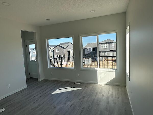 Calgary 3 + Den bedrooms Main Floor for rent. Property photo: 561862-3
