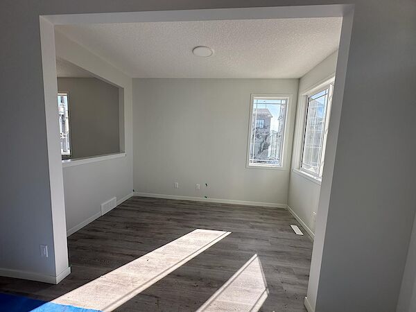 Calgary 3 + Den bedrooms Main Floor for rent. Property photo: 561862-2