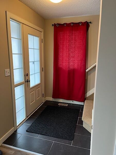 Beautiful 1/2 duplex, extremely well-maintained & newly renovated in Terwillegar