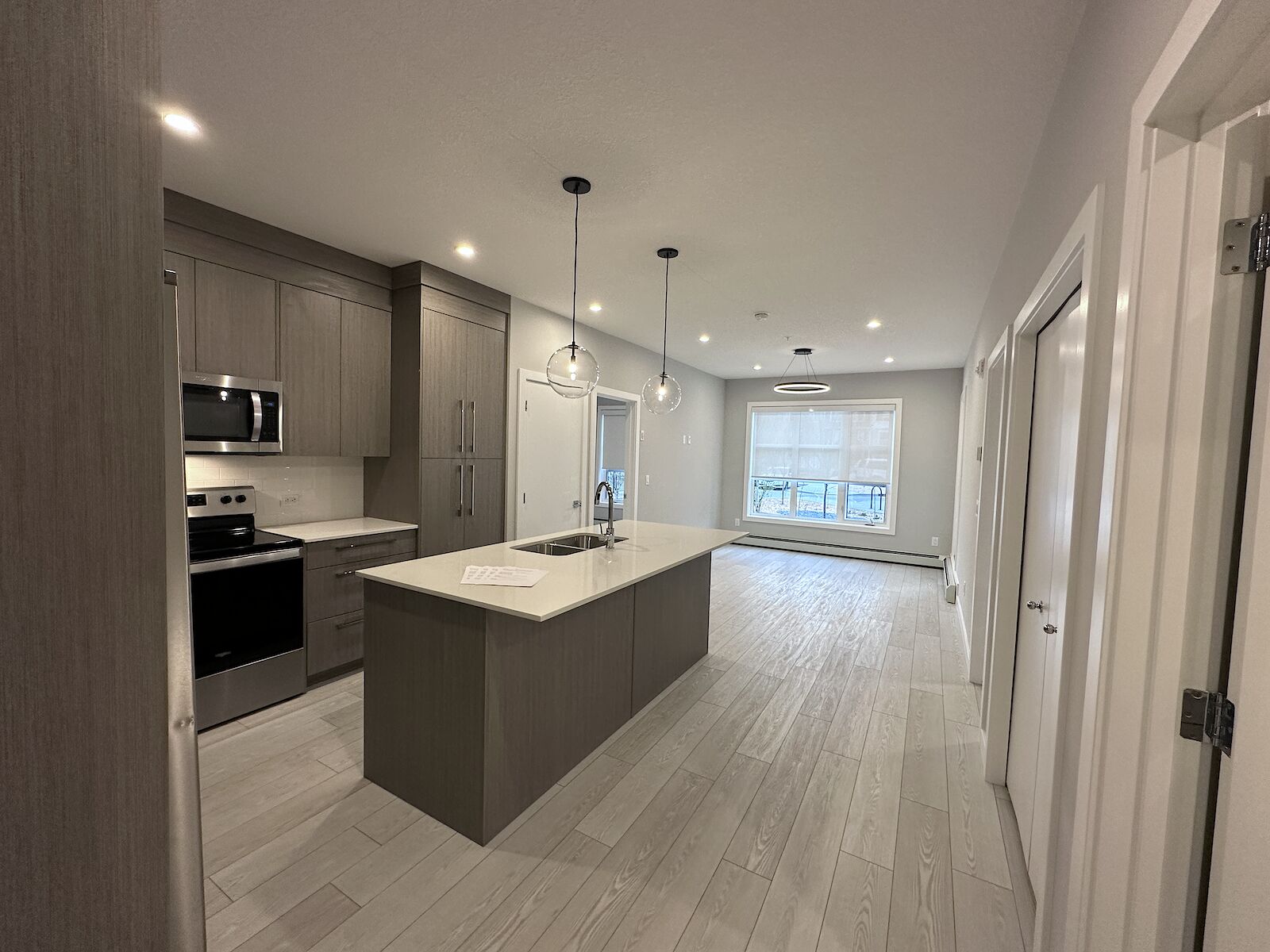 Calgary 2 bedrooms Condo Unit for rent. Property photo: 562226-1