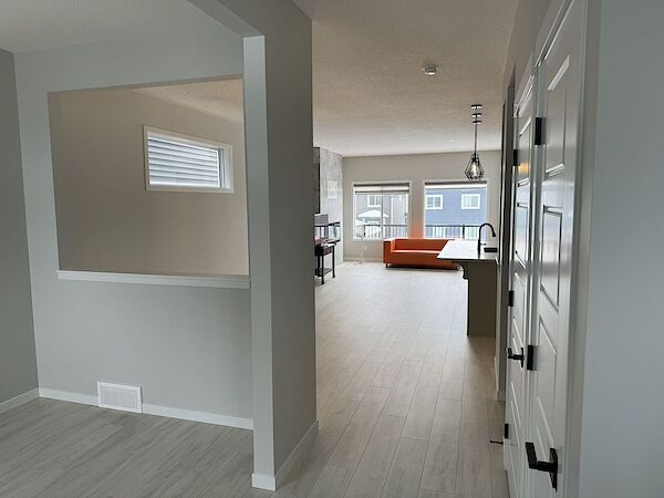 Calgary 4 bedrooms House for rent. Property photo: 562278-2