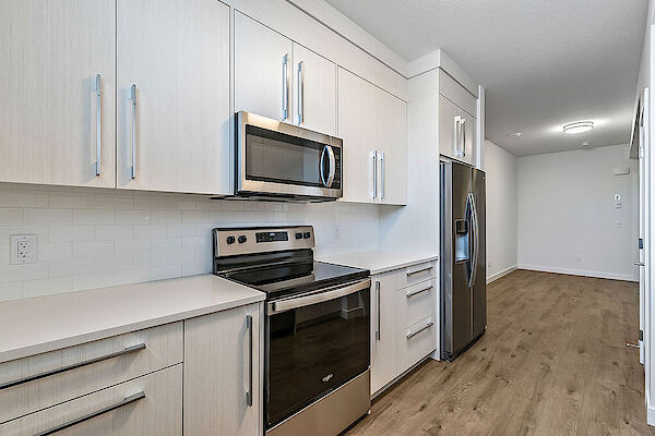 LEGAL 1 BEDROOM SUITE- PET FRIENDLY!