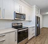 LEGAL 1 BEDROOM SUITE- PET FRIENDLY!