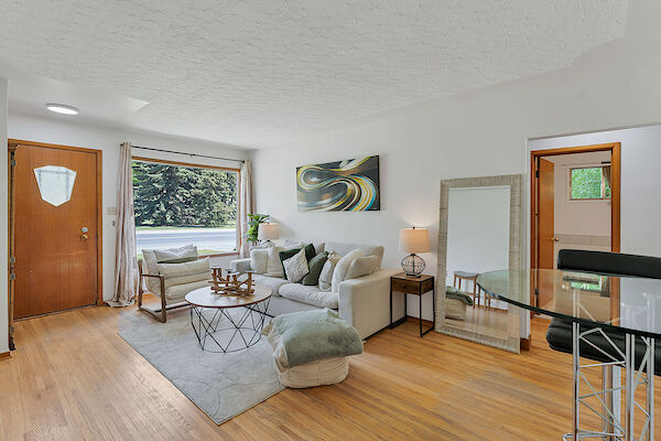 Calgary 2 bedrooms Main Floor for rent. Property photo: 563045-2