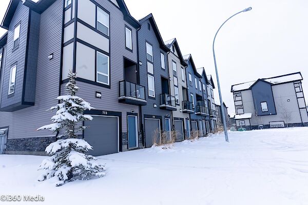 Calgary 2 + Den bedrooms Townhouse for rent. Property photo: 563505-2
