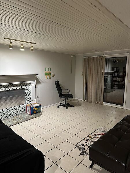 Calgary 1 bedroom Basement for rent. Property photo: 563521-3