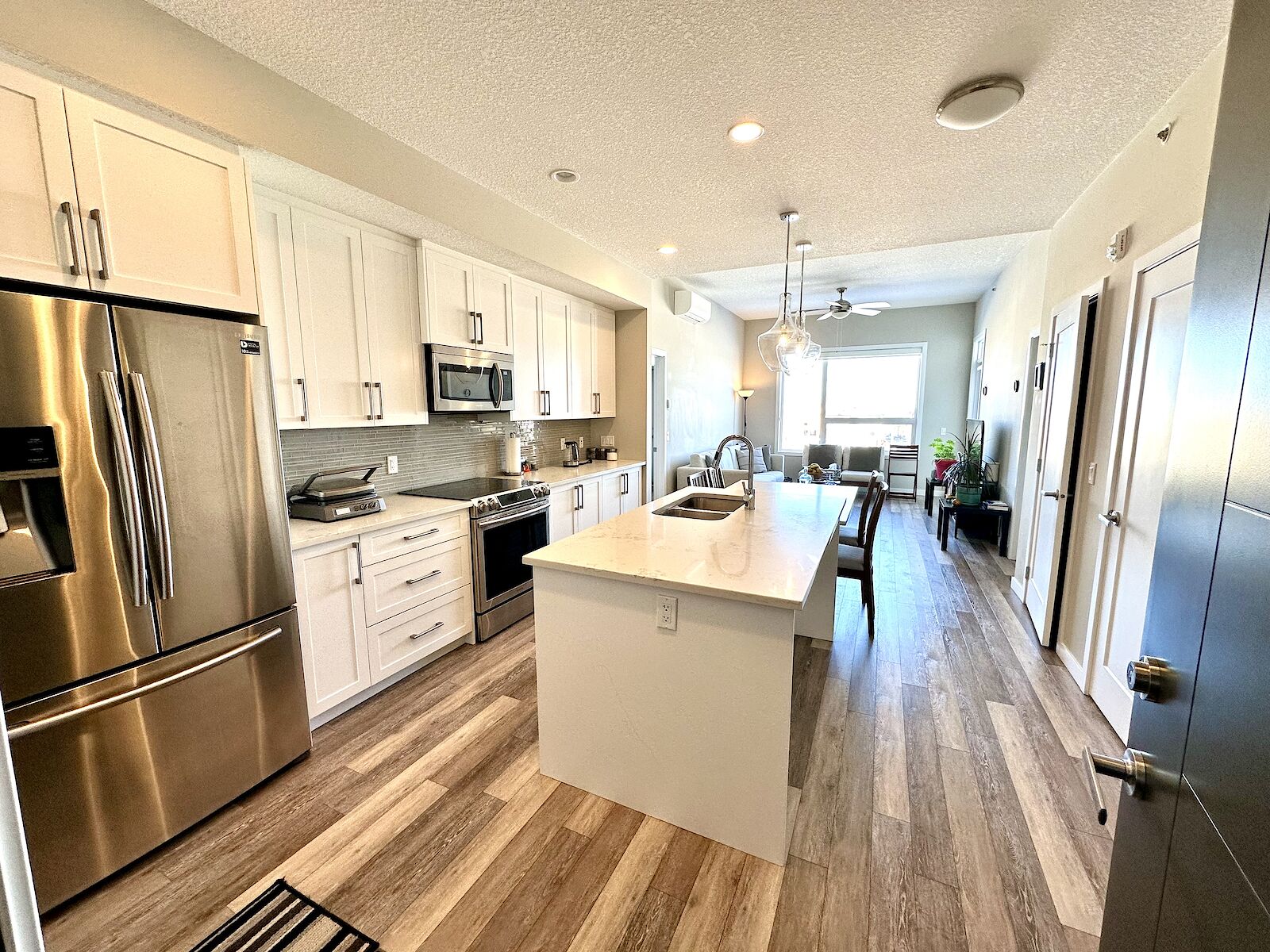Calgary 2 bedrooms Condo Unit for rent. Property photo: 563604-1