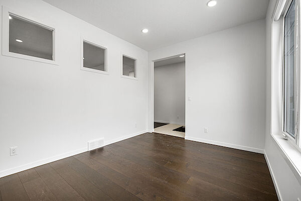 Calgary 3 + Den bedrooms House for rent. Property photo: 563629-3