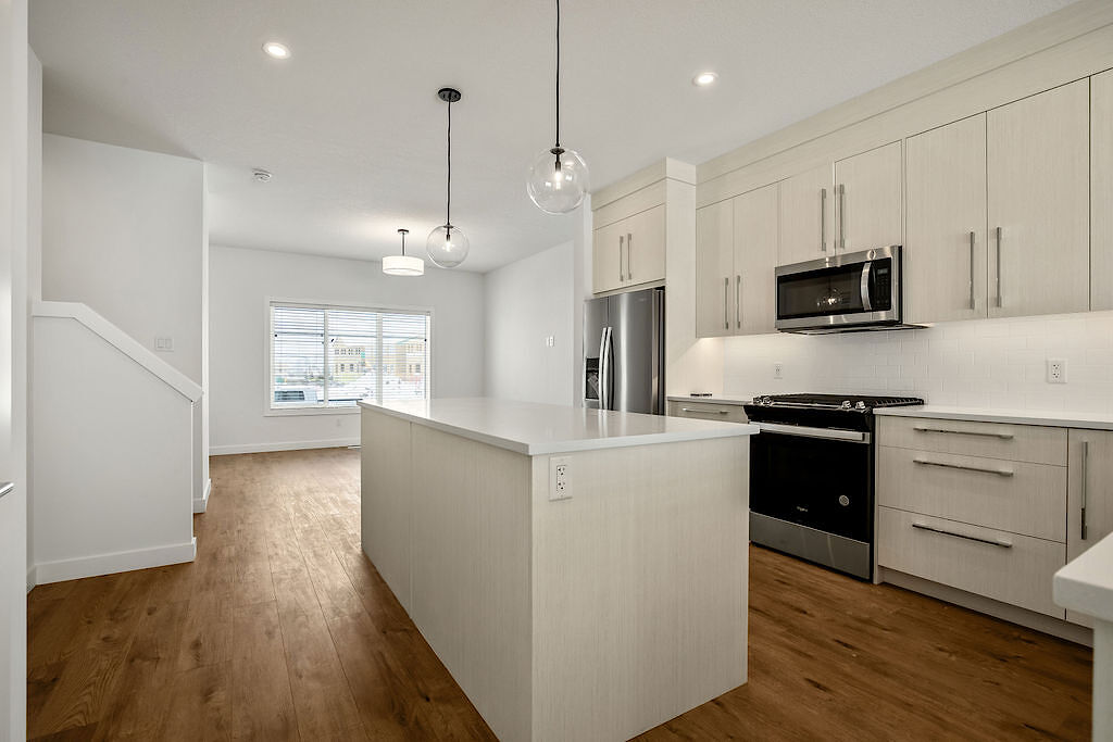 Calgary 3 + Den bedrooms Main Floor for rent. Property photo: 563909-1