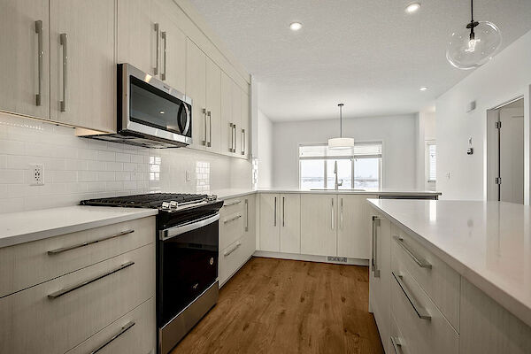 Calgary 3 + Den bedrooms Main Floor for rent. Property photo: 563909-2