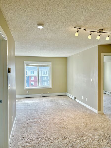 Calgary 2 bedrooms Condo Unit for rent. Property photo: 564083-2