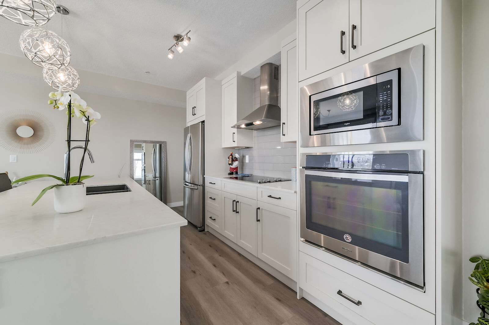 Calgary 2 bedrooms Condo Unit for rent. Property photo: 564381-1