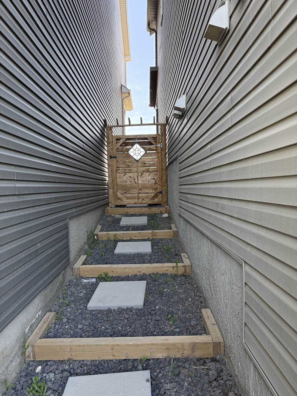 Calgary 2 bedrooms House for rent. Property photo: 564785-1