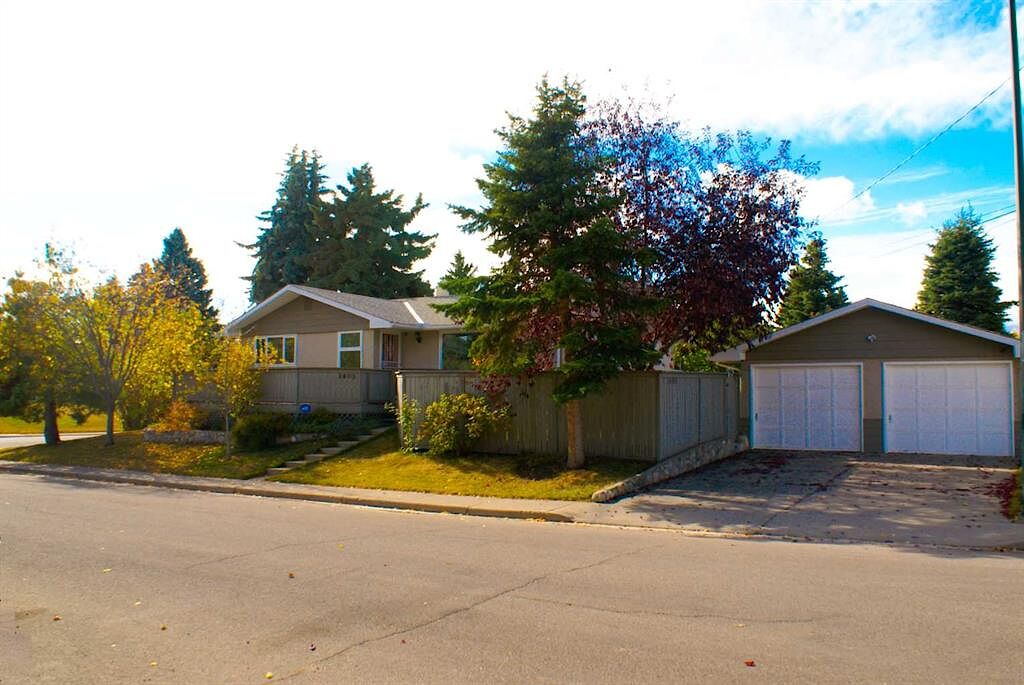 Calgary 5 bedrooms House for rent. Property photo: 565007-1