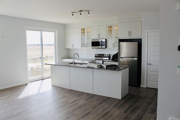 Calgary 3 bedrooms Duplex for rent. Property photo: 565067-2