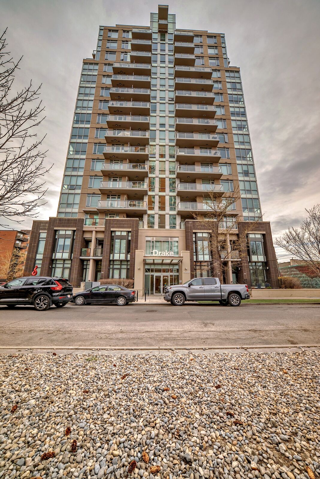 Calgary studio Condo Unit for rent. Property photo: 566358-1
