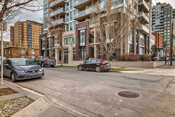 Calgary studio Condo Unit for rent. Property photo: 566358-2
