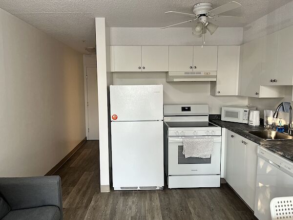 Calgary 2 bedrooms Room For Rent for rent. Property photo: 566556-3