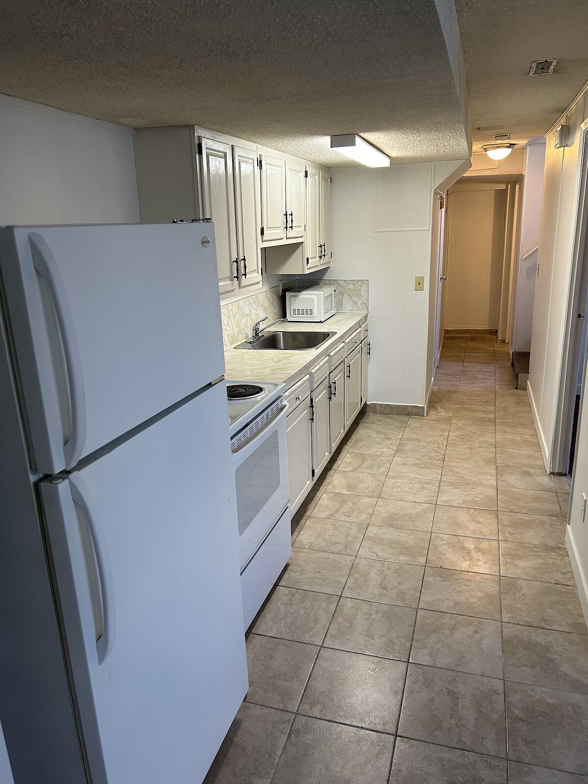 Calgary 1 + Den bedrooms Basement for rent. Property photo: 566587-1