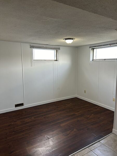 Calgary 1 + Den bedrooms Basement for rent. Property photo: 566587-2