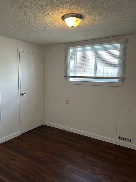 Calgary 1 + Den bedrooms Basement for rent. Property photo: 566587-3