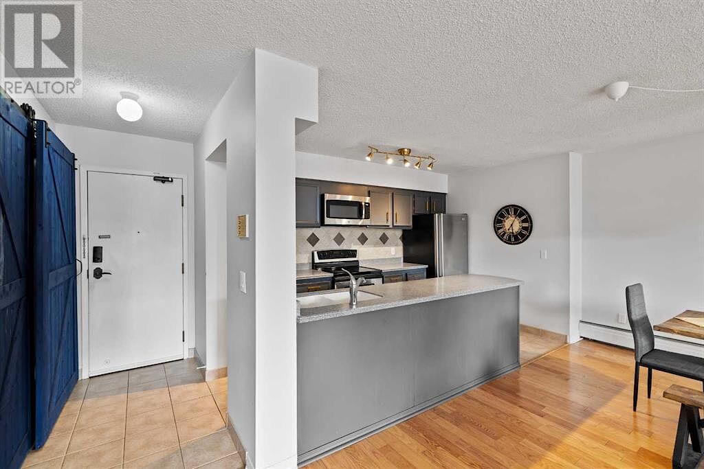 Calgary 2 + Den bedrooms Condo Unit for rent. Property photo: 566666-1