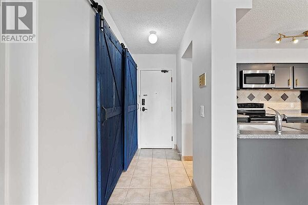 Calgary 2 + Den bedrooms Condo Unit for rent. Property photo: 566666-2
