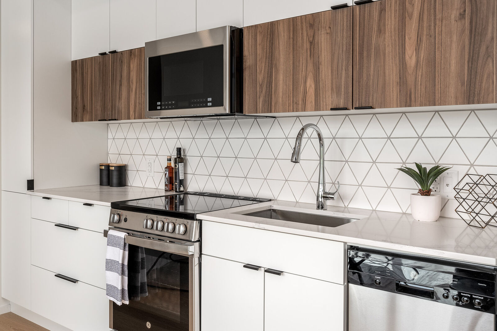 Edmonton 2 bedrooms Apartment for rent. Property photo: 567185-1