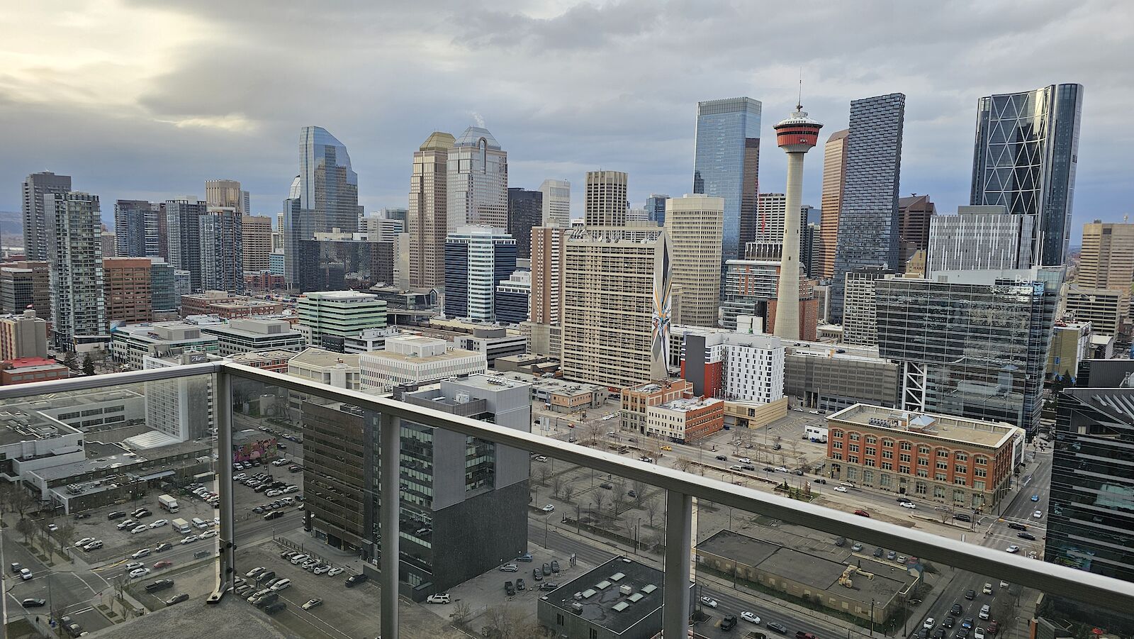 Calgary 2 bedrooms Condo Unit for rent. Property photo: 567499-1
