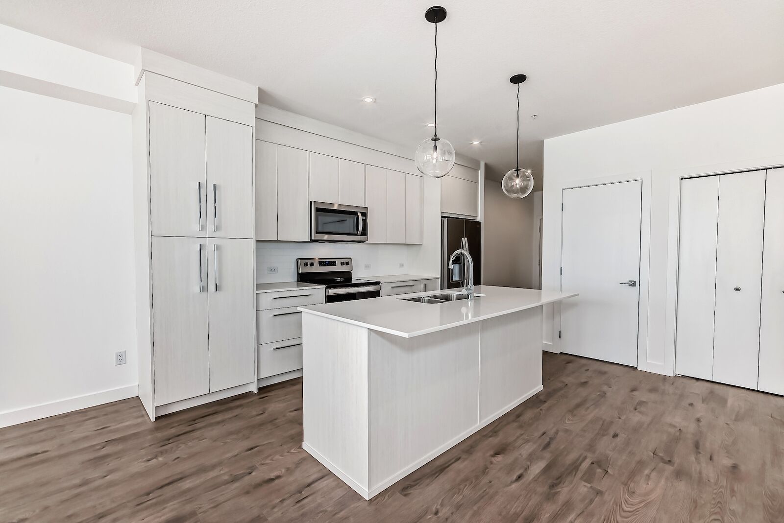 Calgary 2 bedrooms Condo Unit for rent. Property photo: 567506-1