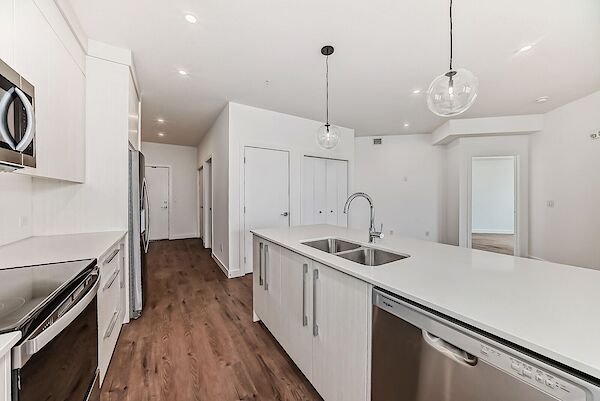 Calgary 2 bedrooms Condo Unit for rent. Property photo: 567506-3