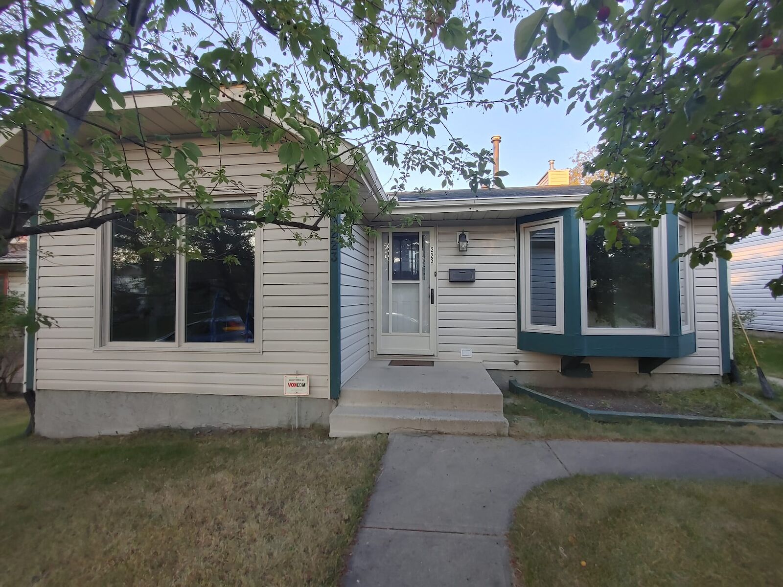Calgary 3 + Den bedrooms Main Floor for rent. Property photo: 567564-1