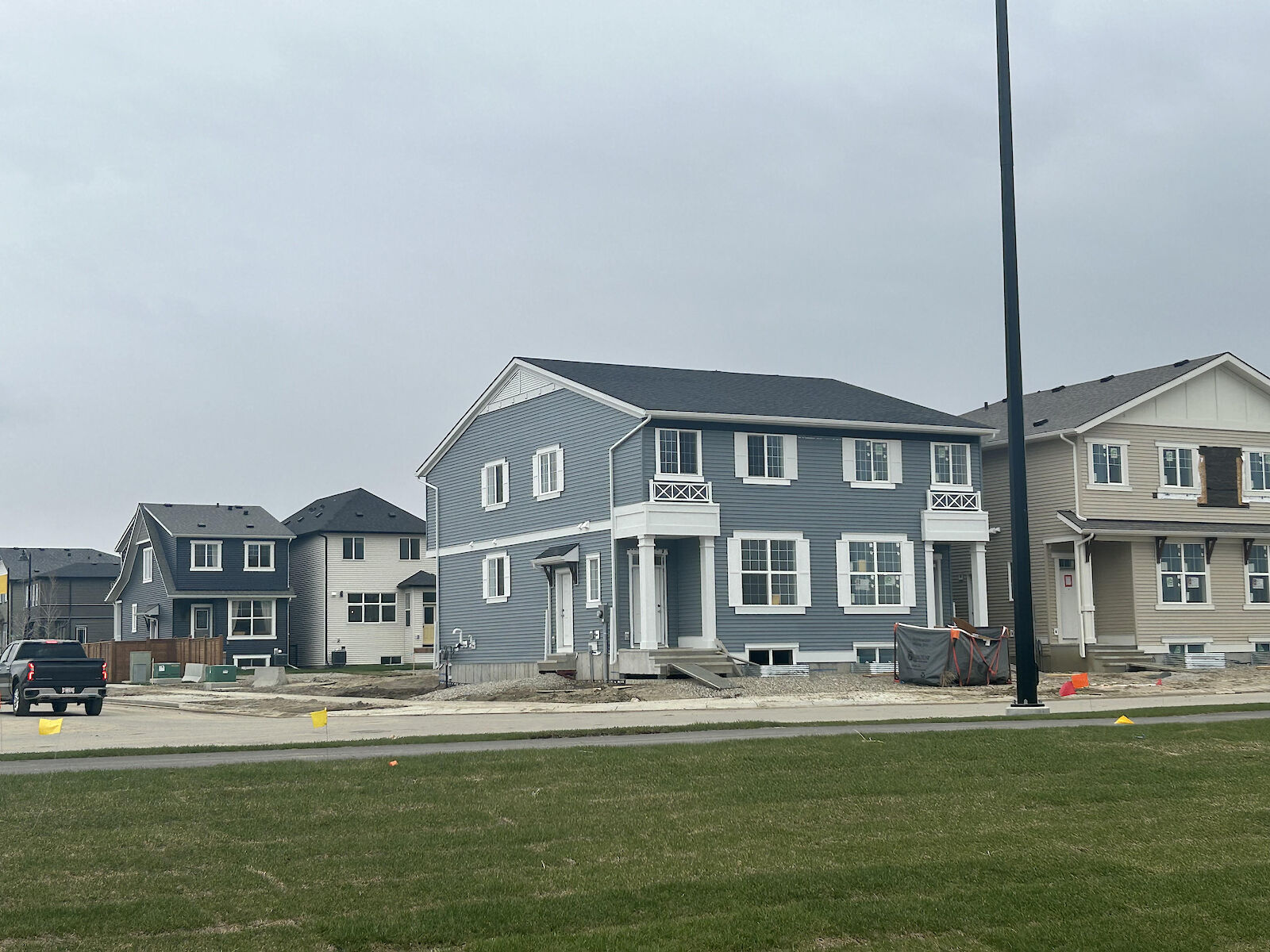 Calgary 4 bedrooms Duplex for rent. Property photo: 567774-1