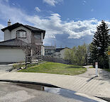 Amazing house with Mountain Views and Walkout Basement