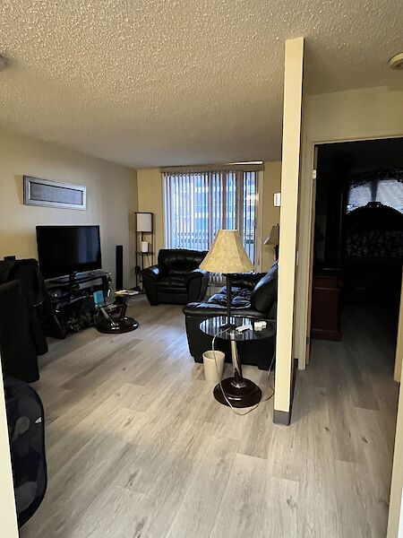 Calgary 1 bedroom Condo Unit for rent. Property photo: 568250-3