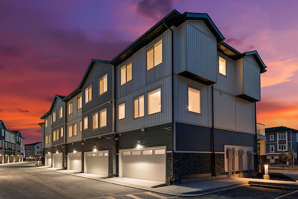 Chestermere 4 bedrooms Townhouse for rent. Property photo: 568812-2