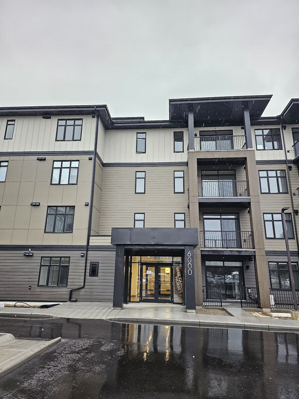 Calgary 2 bedrooms Condo Unit for rent. Property photo: 569338-1