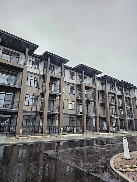 Calgary 2 bedrooms Condo Unit for rent. Property photo: 569338-2