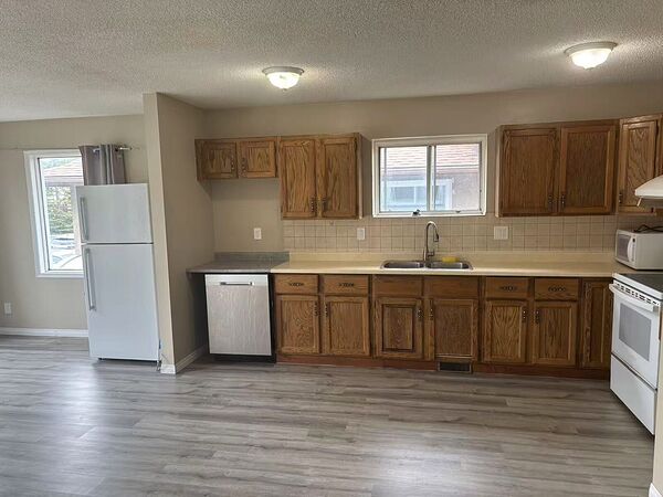Calgary 6 bedrooms House for rent. Property photo: 569426-2