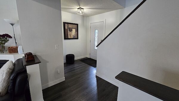 Calgary 3 bedrooms House for rent. Property photo: 569506-2