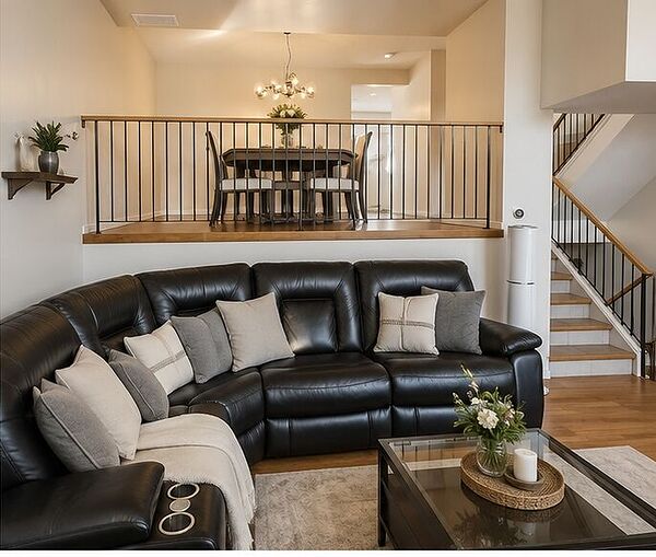 Calgary 3 bedrooms Duplex for rent. Property photo: 569516-2