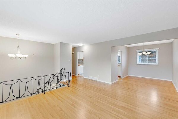 Calgary 5 + Den bedrooms House for rent. Property photo: 569554-3