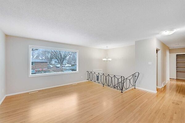 Calgary 5 + Den bedrooms House for rent. Property photo: 569554-2