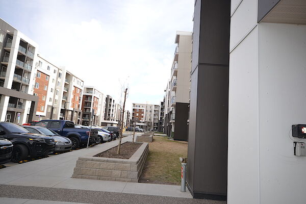 Calgary 2 bedrooms Condo Unit for rent. Property photo: 569566-3