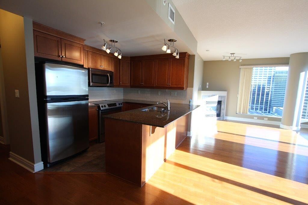 Calgary 2 bedrooms Condo Unit for rent. Property photo: 569960-1