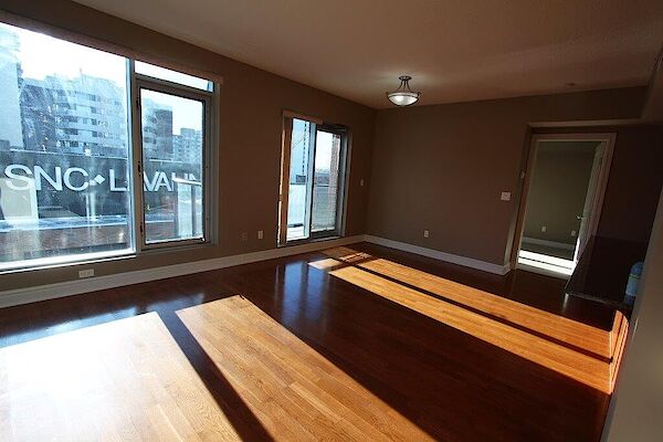 Calgary 2 bedrooms Condo Unit for rent. Property photo: 569960-2