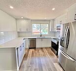 Main Flr 3Bed, 1Full Bath, Full Kitchen, Laundry