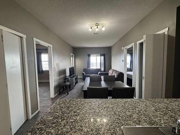 Calgary 2 + Den bedrooms Condo Unit for rent. Property photo: 570203-3