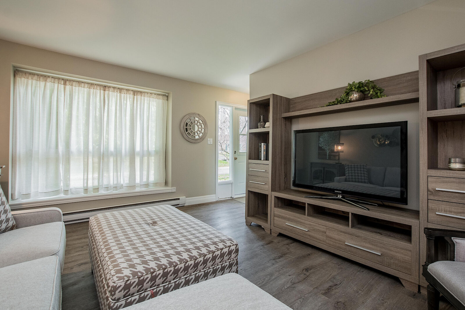 Amherstview 2 bedrooms Apartment for rent. Property photo: 570374-1